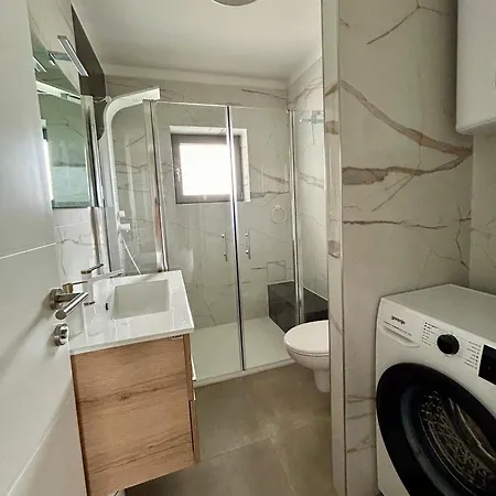 Golden Dream Apartment *